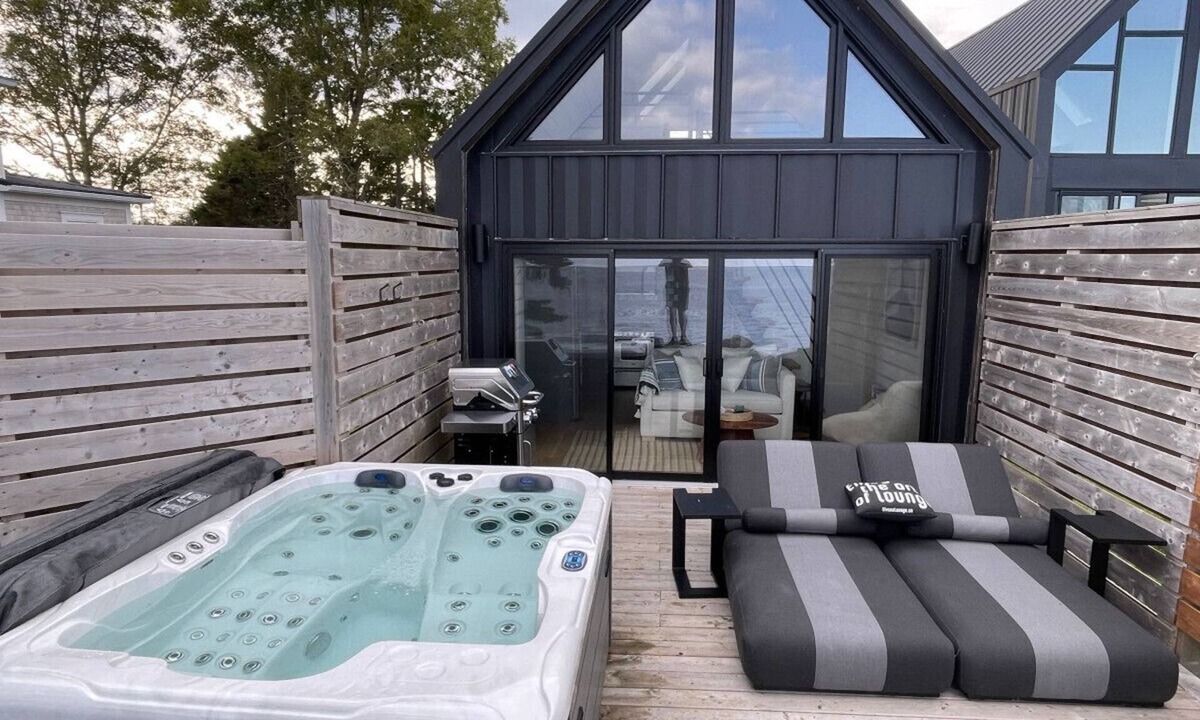 LaHave Cabin | Romantic Oceanfront Retreat - Hot tub