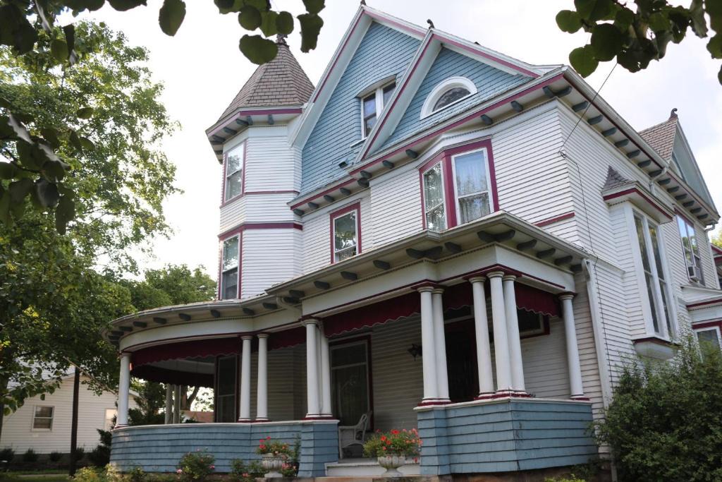 Mount Gilead Bed & Breakfast | Rose Heart Inn