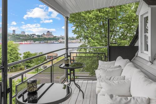 Paine-Sec Apartment | Royal View Chateau Frontenac Balconies 6 bedrooms 15 guests