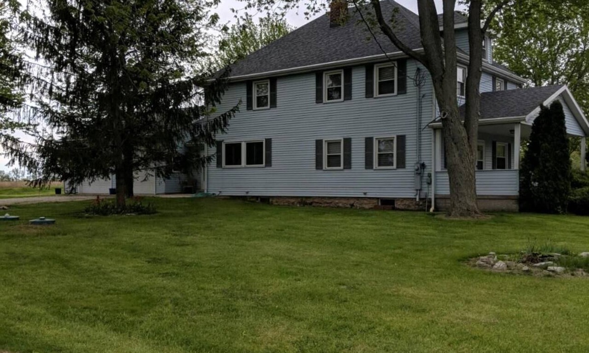 Port Clinton House | Rural Retreat yet close to the sites. Cedar point*Jet Express* African Safari