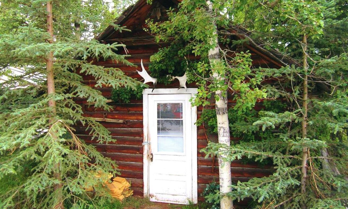 Tagish Cabin | Rustic Camping Cabin Overlooking the Tagish River near Whitehorse, Yukon