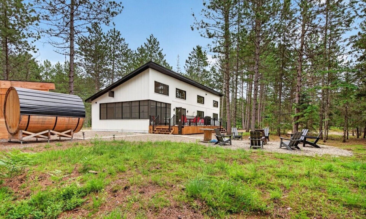 Mauricie House | Sanctuaire des Pins | Hot Tub | Sauna |10 Guests
