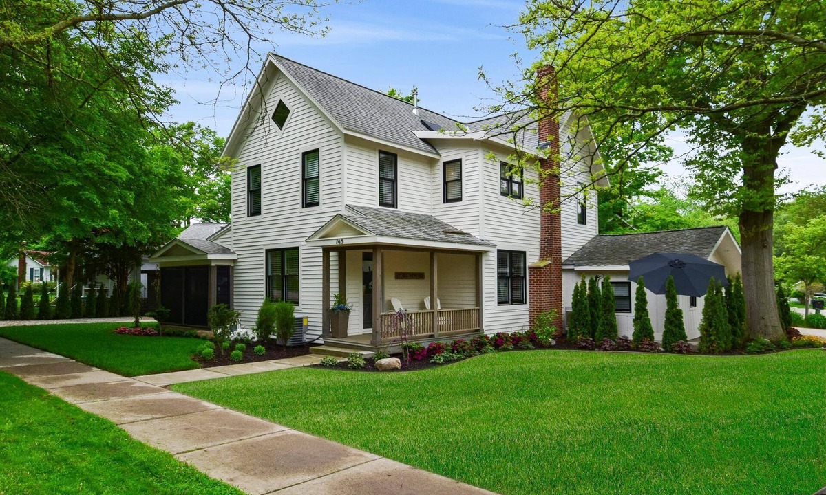 Saugatuck Villa | Saugatuck FH walk to town private hot tub!
