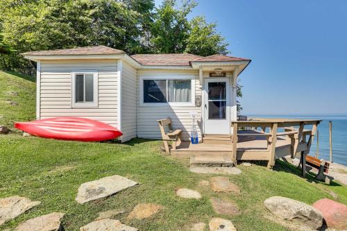 Geneva-on-the-Lake House | Scenic Geneva Cottage w/Lake Erie Beach Access!