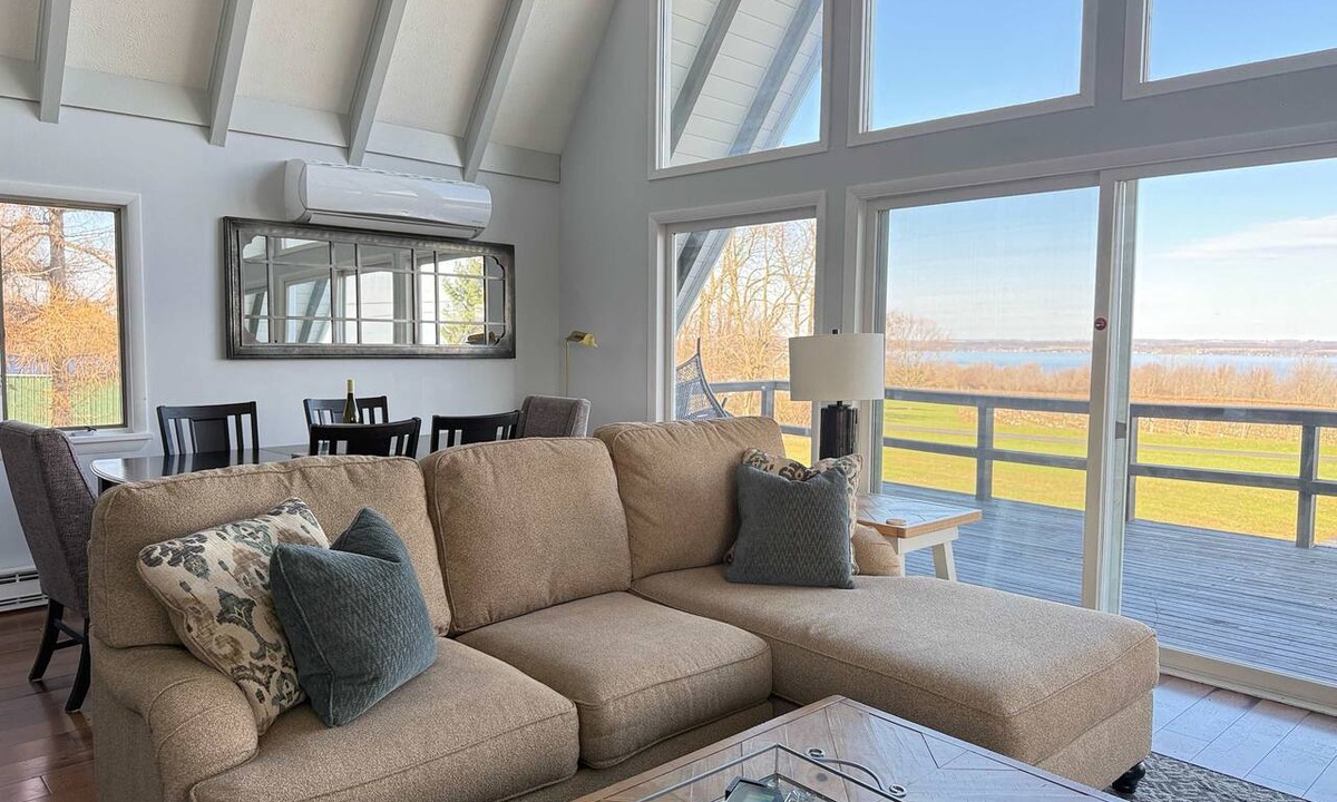 Town of Benton House | Scenic Wine Country Chalet w/Lake Views & Fire Pit