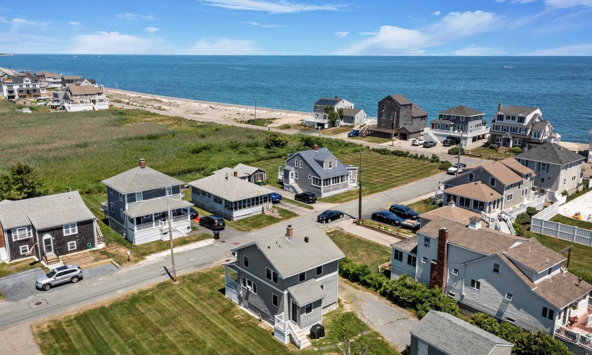 Scituate House | Scituate Seaside Escape – Sleeps 8, Walk to Beach
