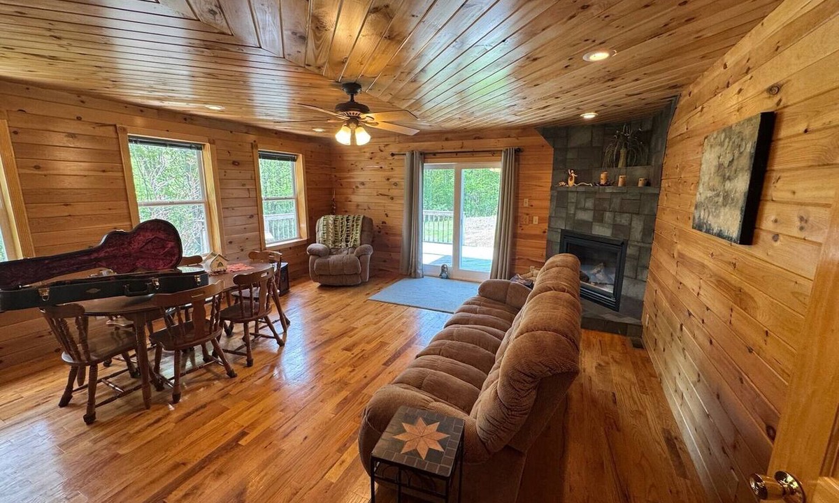 Ellicottville Ski Chalet | Secluded Seasonal Chalet In The Woods 3 Miles to the Village of Ellicottville