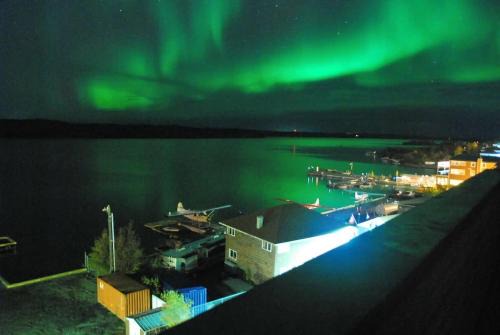 Yellowknife Apartment | See Aurora and lake from EVERY room - 2bd 2bth