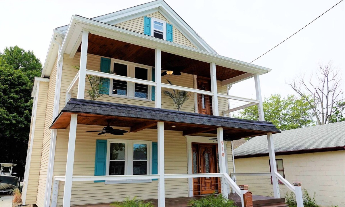 Fairport Harbor House | Serene Lake Home Getaway! Kayak and Paddleboard Rentals!