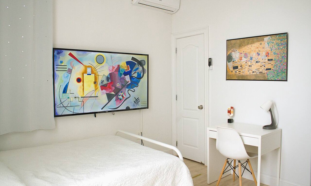 Queens Apartment | Serene Studio in Flushing on Main St with Free On-Site Parking and Laundry