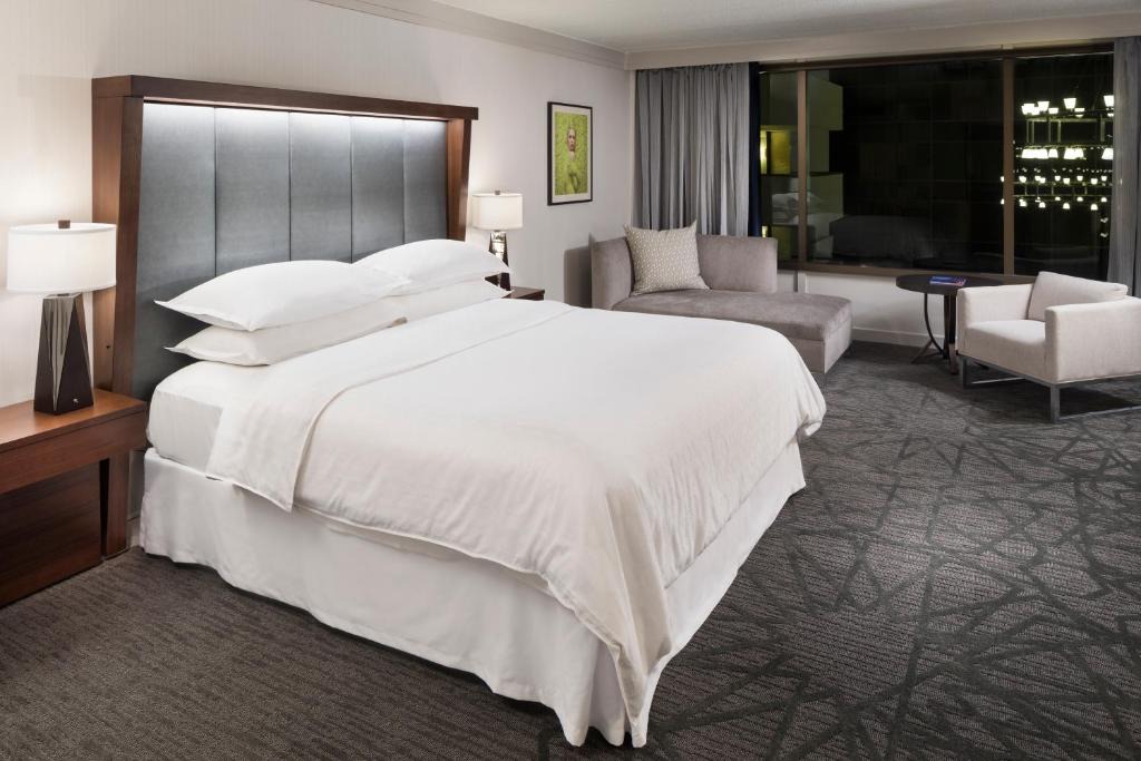 Bloomington Hotel | Sheraton Bloomington
