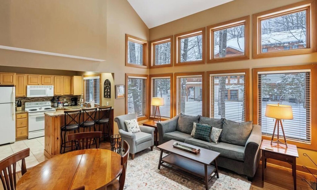 Boyne Falls Condo | Ski Lodge at Boyne Mountain! Sleeps 18, perfect for families/large groups