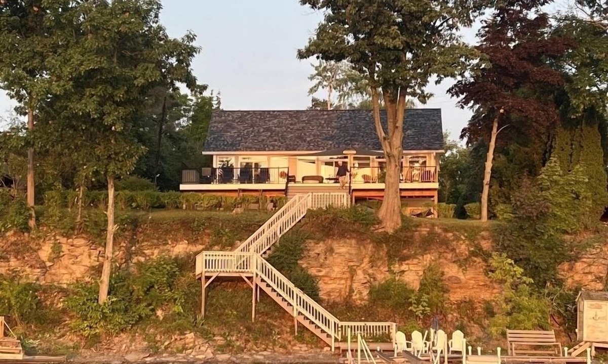 Town of Torrey House | Smith's Lake House 4 bedroom, enjoy spectacular sunrises, 2 bathroom, built 2021
