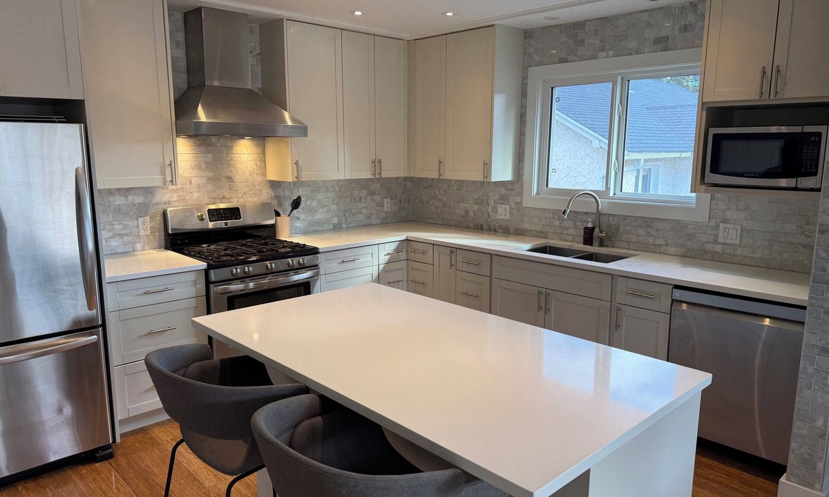 Smithers House | Smithers Home | Ski, Fish & Chef's Kitchen