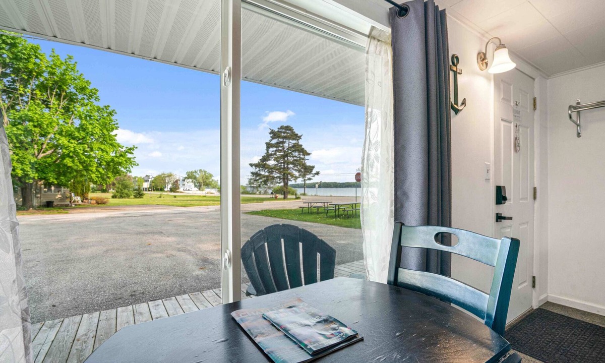 East Jordan House | 🌼 South Arm Retreats Motel: Lake View Double Room ➠ #6