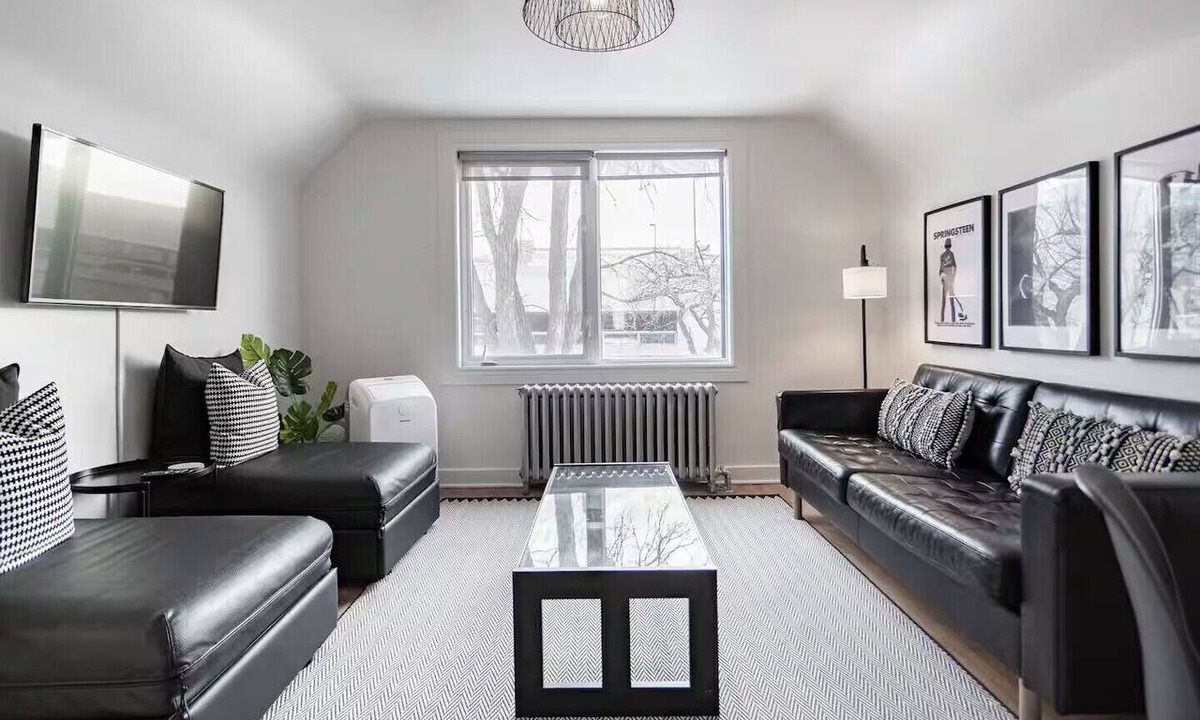 Winnipeg Apartment | Spacious 1 Bed/1 Bath near HSC and Downtown *Sleeps 4 and Free Parking