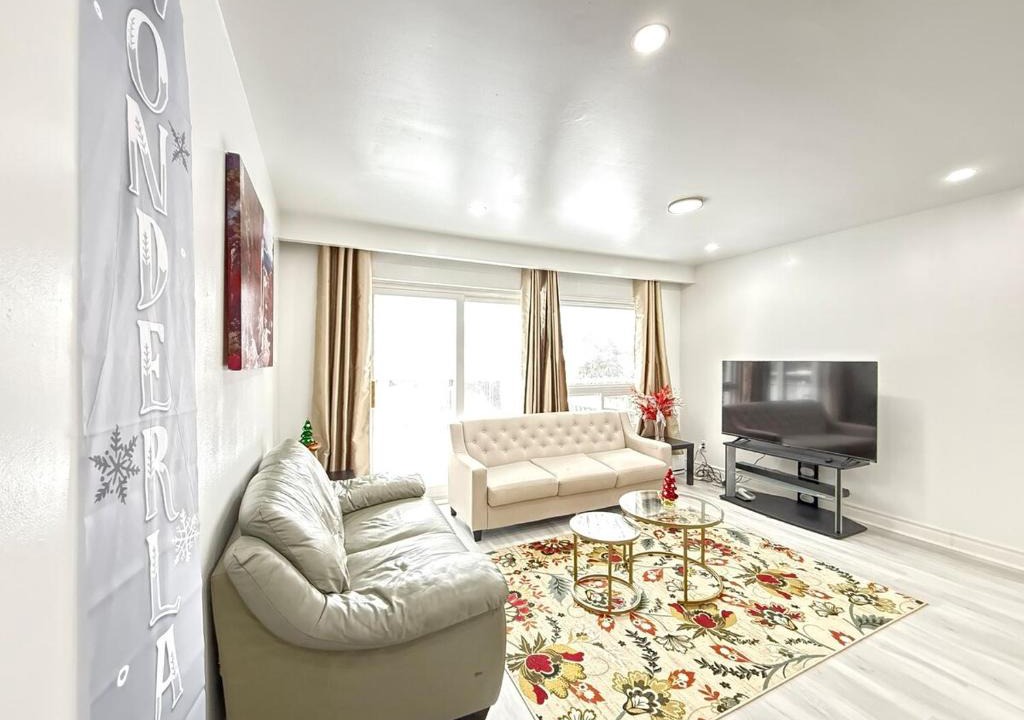 West Hill Apartment | Spacious 2 BR Suite with Parking, Backyard & Desk