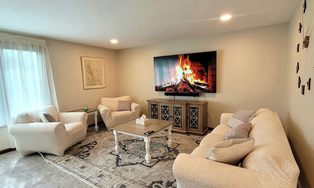 Cheektowaga House | Spacious Buffalo Home Near Niagara Falls/Bills Stadium/Buffalo Airport