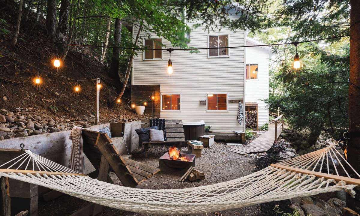Potton Ski Chalet | Spring Nature Retreat w/Hot Tub Near Owl’s Head