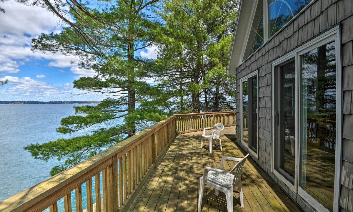 Hammond Cottage | St Lawrence Waterfront Home w/Grill and Deck!