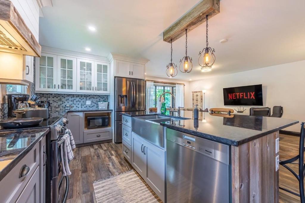 Port Weller West House | Stunning 4BD Home Near Sunset Beach - Patio - BBQ