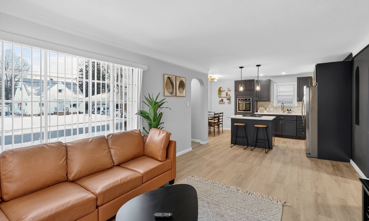 Parma House | Stunning Home 15 Min to Downtown & Airport