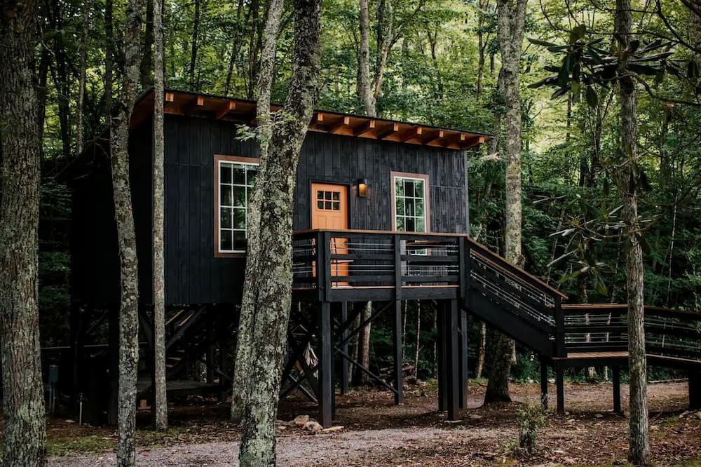Flag Pond Cabin | Stunning Tree House Perfect for Couples in Erwin, Tennesse