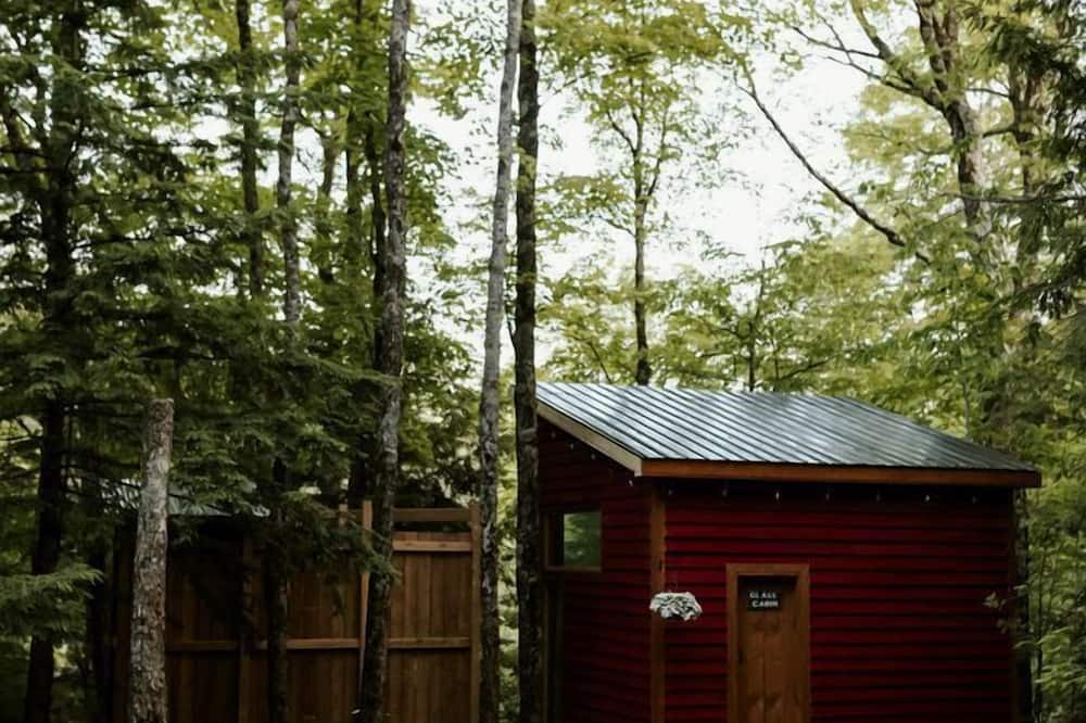 North Frontenac Cabin | Stunning Waterfront Glass Cabin Perfect for a Romantic Getaway in Ontario