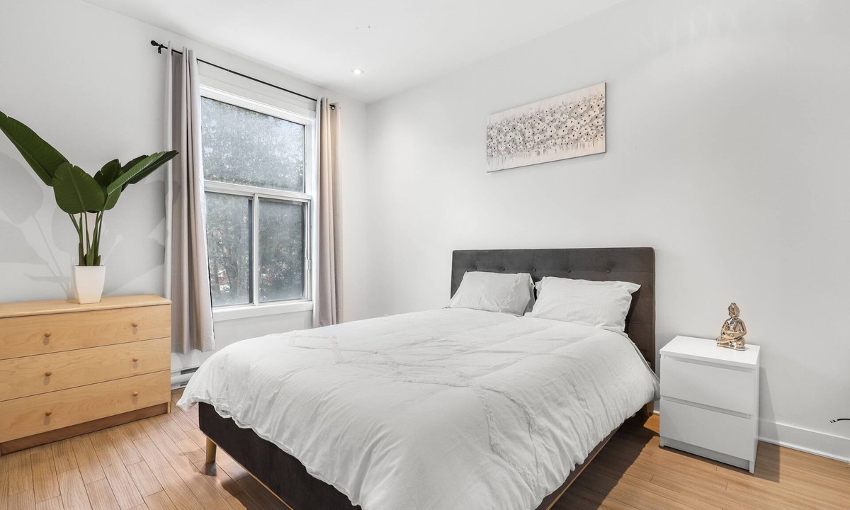 Little Italy Apartment | Stylish 1Bedroom/1Bathroom in Plateau Mont-Royal