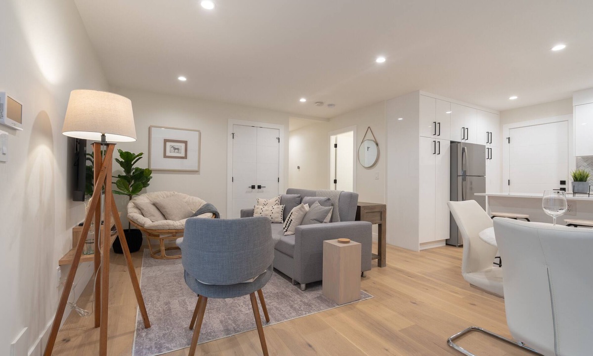 Pemberton Heights House | Stylish 2BR/1BA close to City Centre bsmt suite