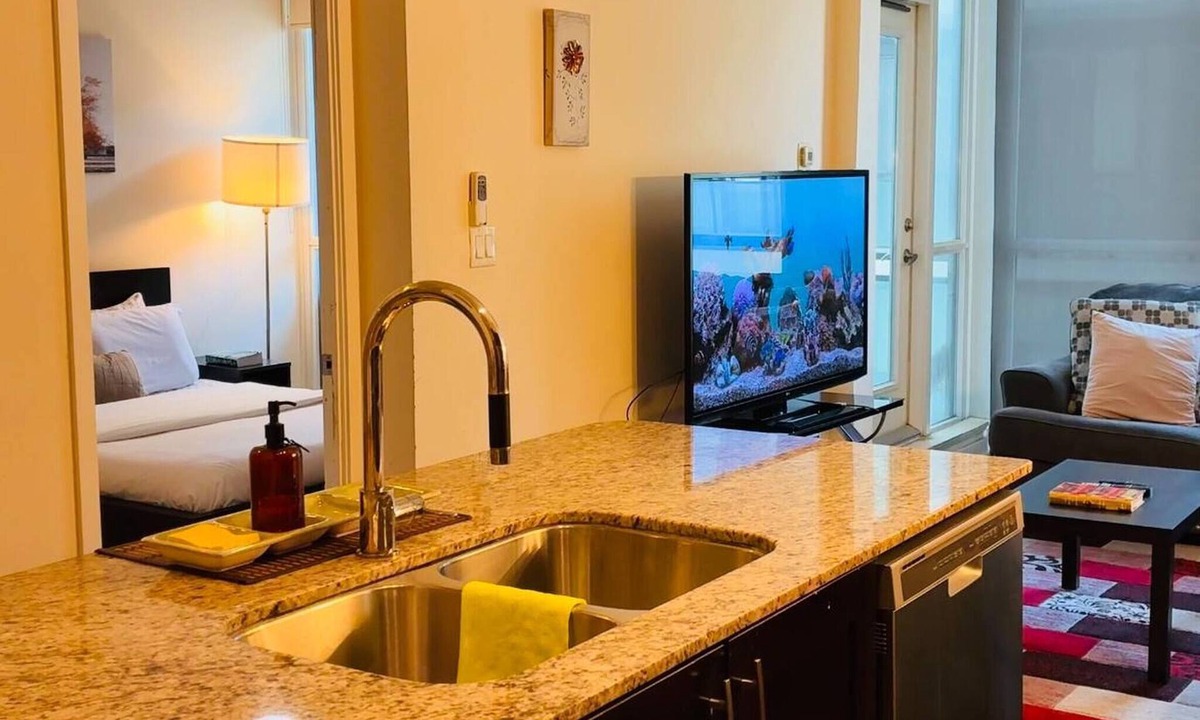 Downtown Mississauga Condo | Stylish Cozy 1bedroom Condo in Square one Centre
