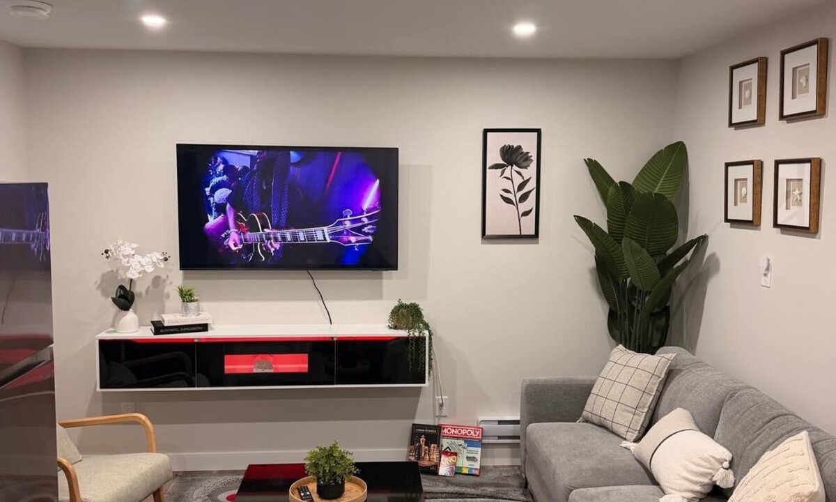 Regina House | Stylish Luxury-Inspired Suite in Regina