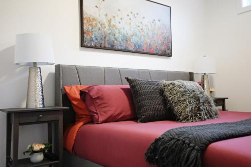 Northwest Edmonton House | Stylish Retreat with King Bed Long Stays WEM Disney