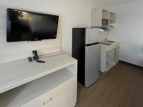 East Syracuse Hotel | Suburban Studios Syracuse Carrier Circle