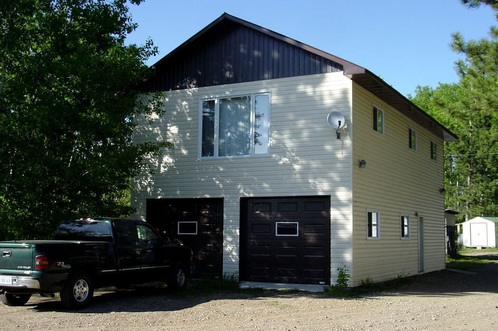 Madawaska Cottage | Suite Rental with Hot Tub near Algonquin Park, Ontario
