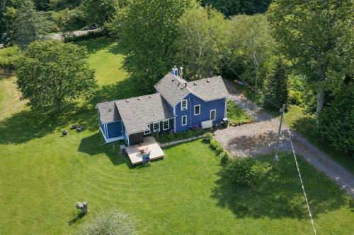 Cramahe House | Summer Farmhouse-Hottub, Stargazing, BBQ-Sleeps 8