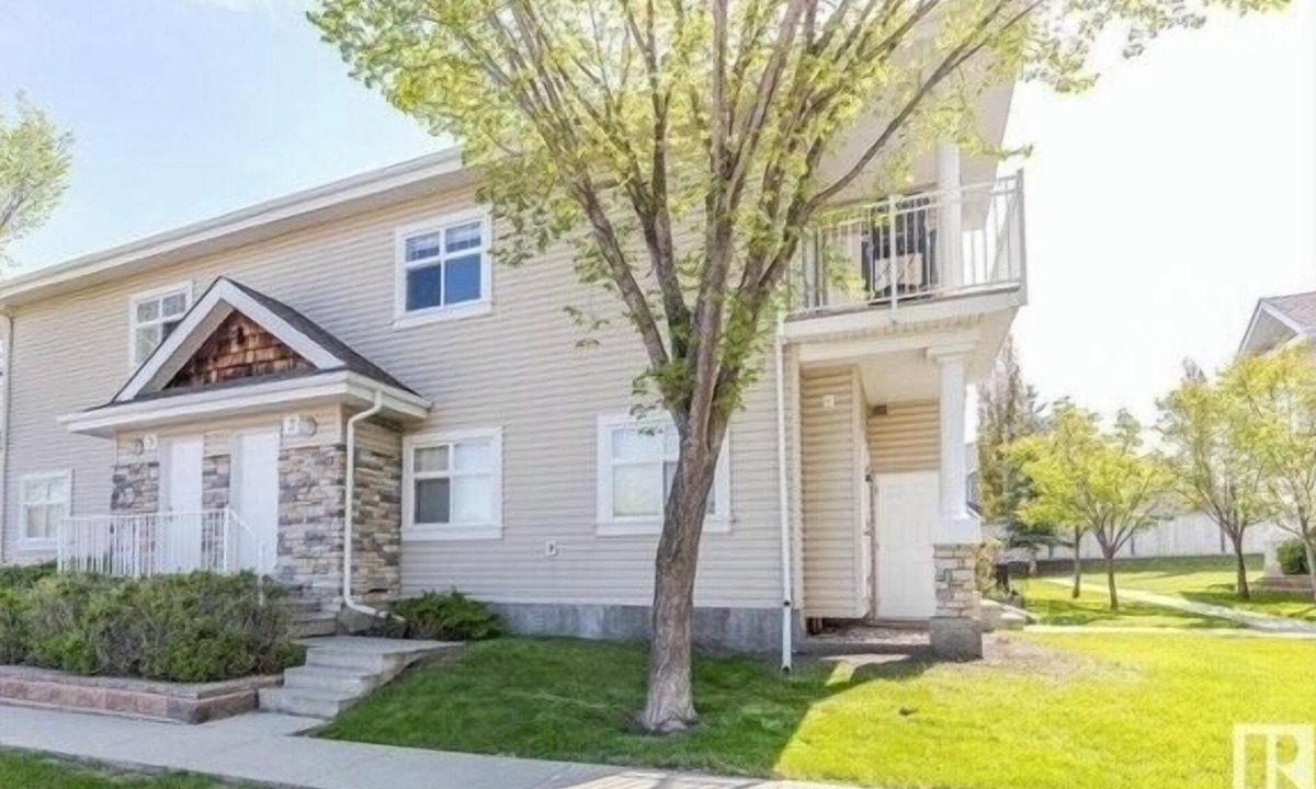 Southeast Edmonton House | Summerside Upper Level Two-bedroom Full Townhouse