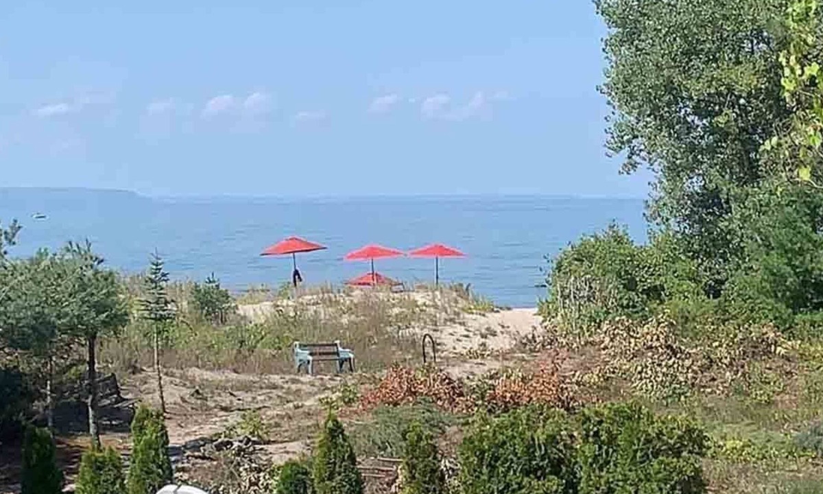 Tiny Cottage | Sun on the Beach - Three Bedroom Cottage, Sleeps 6