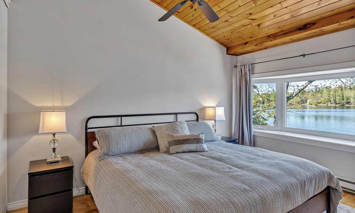 Burleigh Falls Cottage | Sunrise Bay Cottage - Your Perfect Escape on Stoney Lake, 1.5 hrs from the GTA
