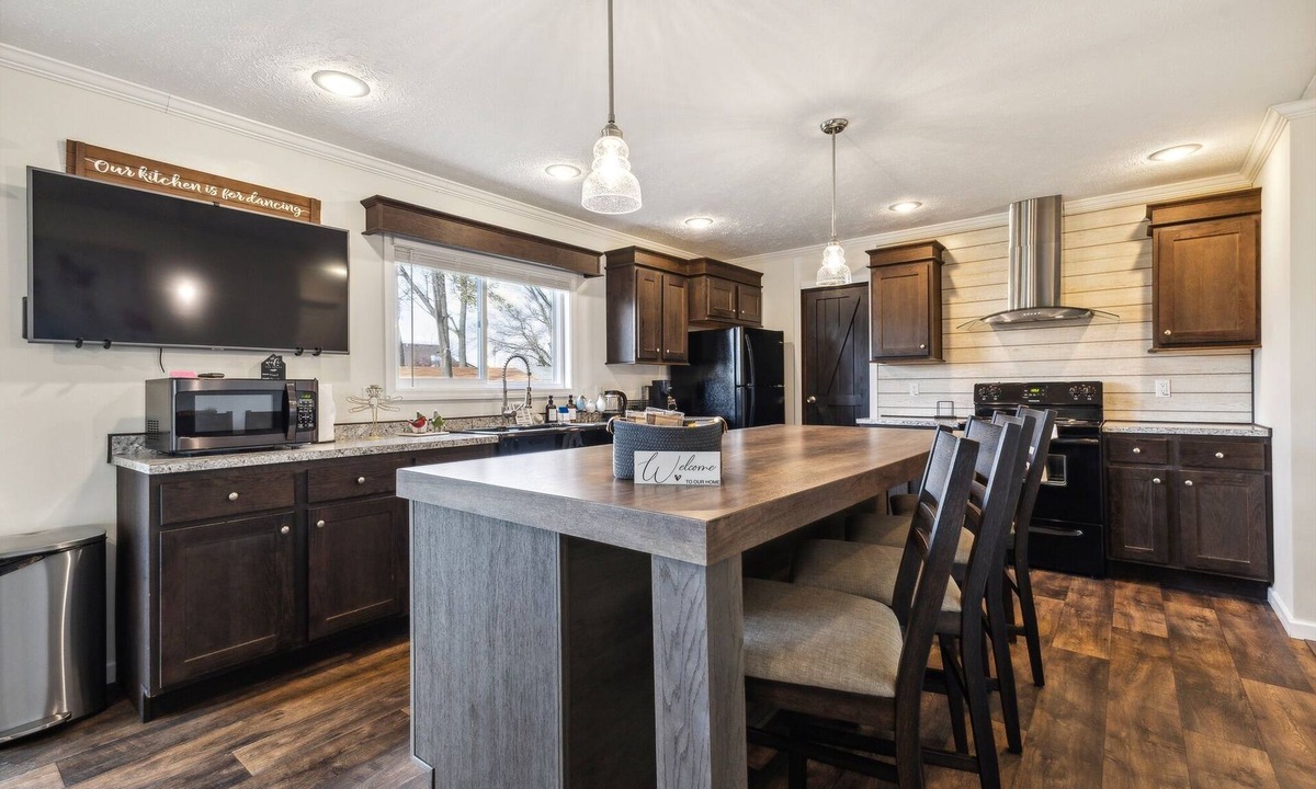 Port Clinton House | Sunsets & Serenity: Port Clinton Waterfront Stay 3 Bedroom Home