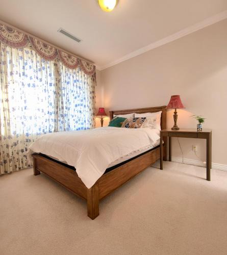 Arbutus Ridge House | Sunshine Home Vancouver Near UBC, DT, YVR