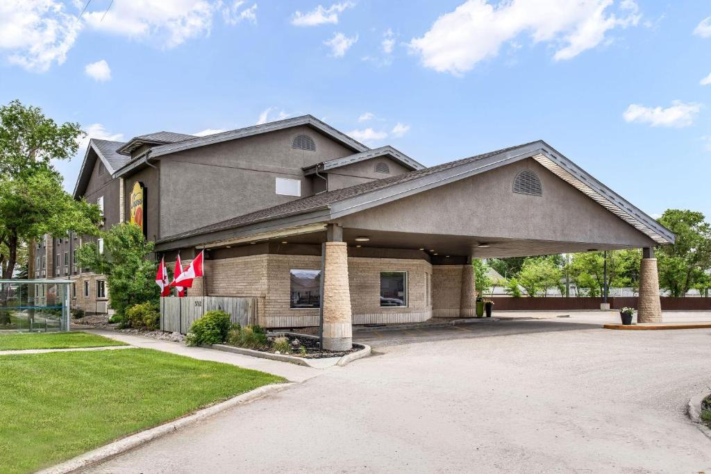 Winnipeg Hotel | Super 8 by Wyndham Winnipeg West