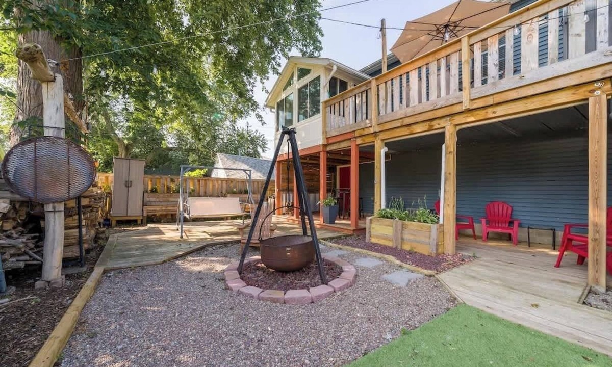 West Irondequoit House | Super cozy! Central AC-KING bed