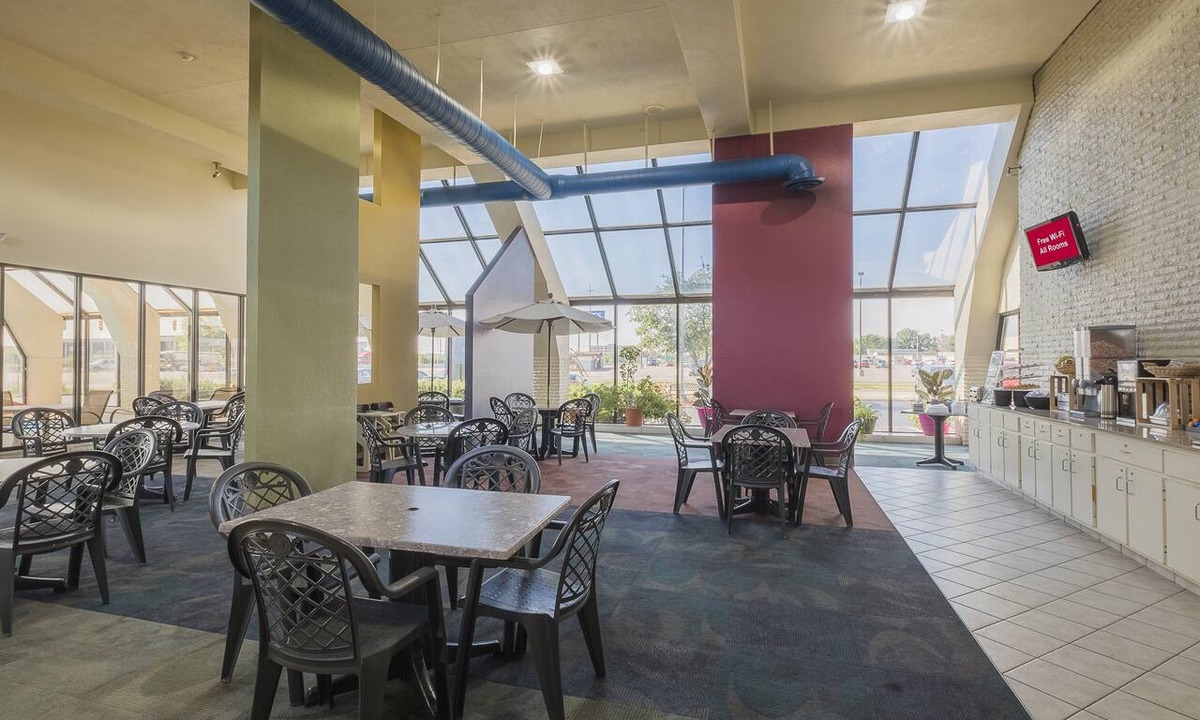 Elyria Hotel | Sycamore Suites