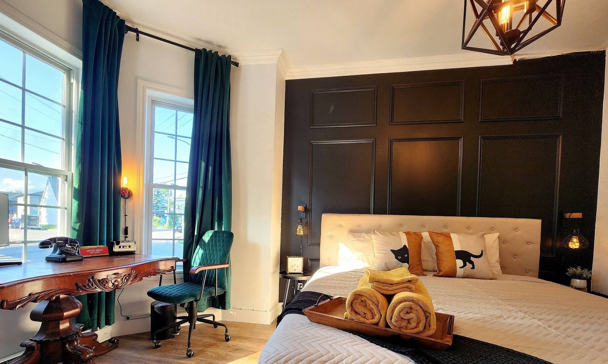 Quartier 5-4 Apartment | The Antique Cat - Jacuzzi & Parking