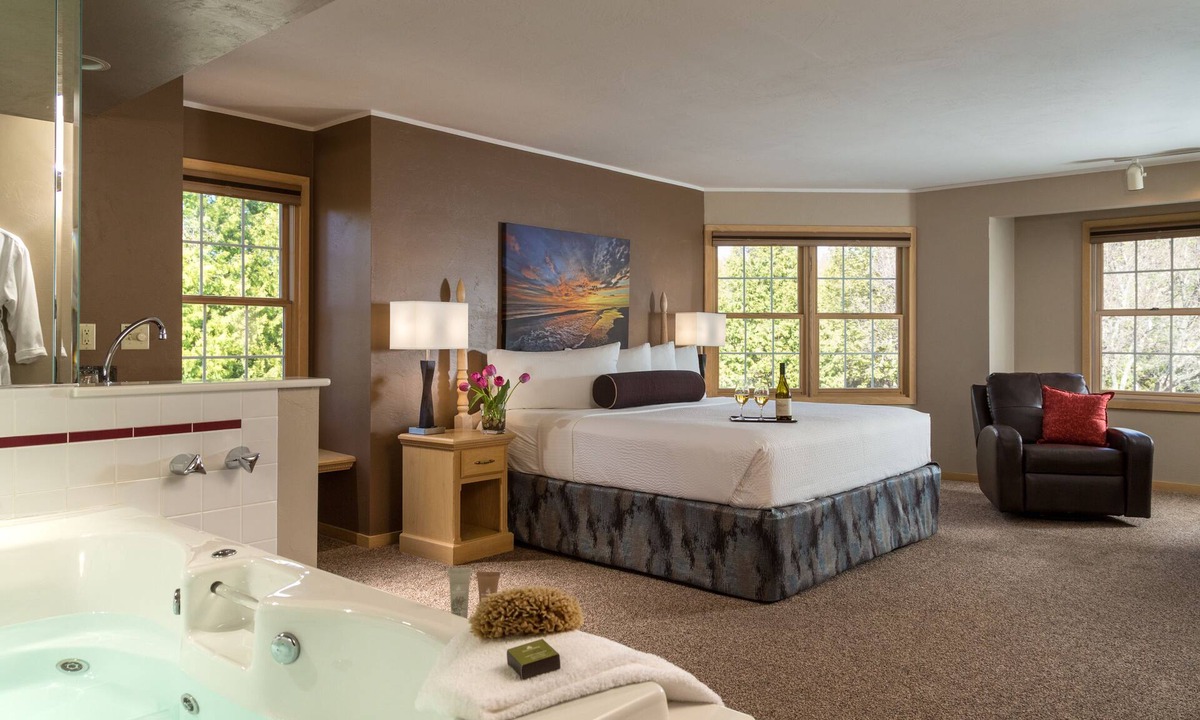 Egg Harbor Hotel | The Ashbrooke
