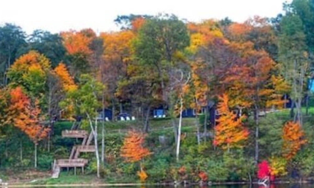 Lake Ann House | The Bears Den- Sleeping Bear Resort in Lake Ann Michigan