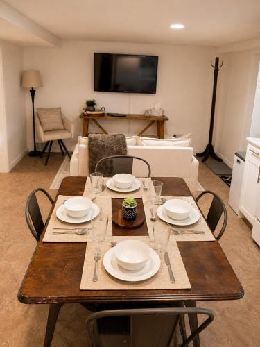 Kenora Apartment | The Bunny Street Getaway!