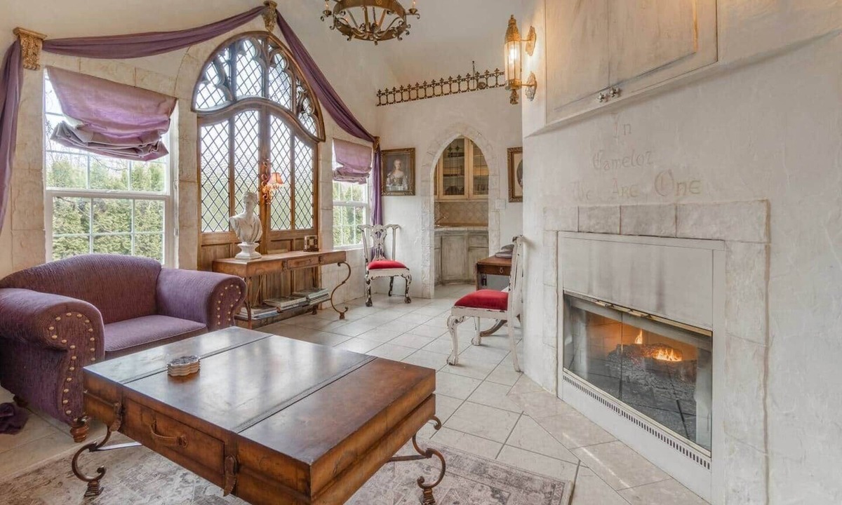 Chemainus House | The Castle Camelot Suite
