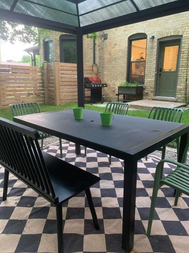 Parkhill House | The Day Tripper - 15 minutes from Grand Bend Beach